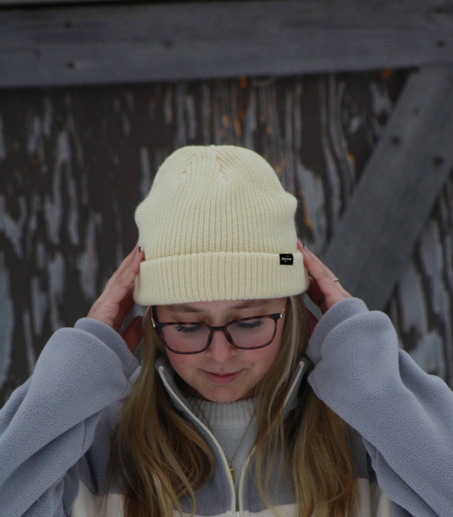 Light beige beanie with cuff