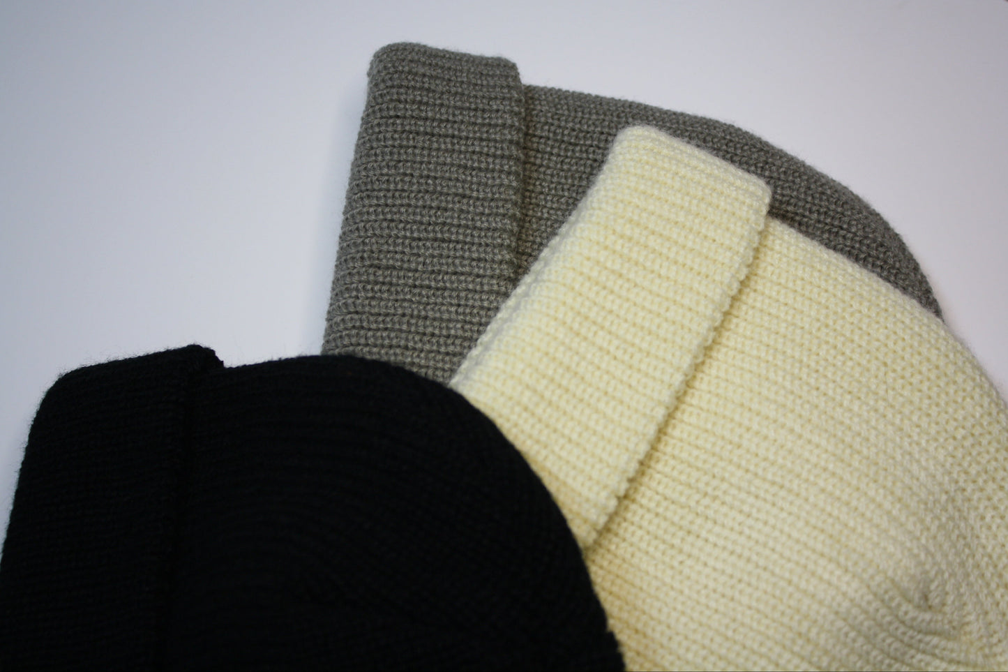 Bonnet gris à revers